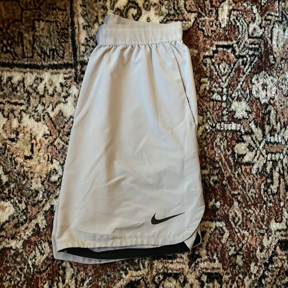 Nike pro shorts size L